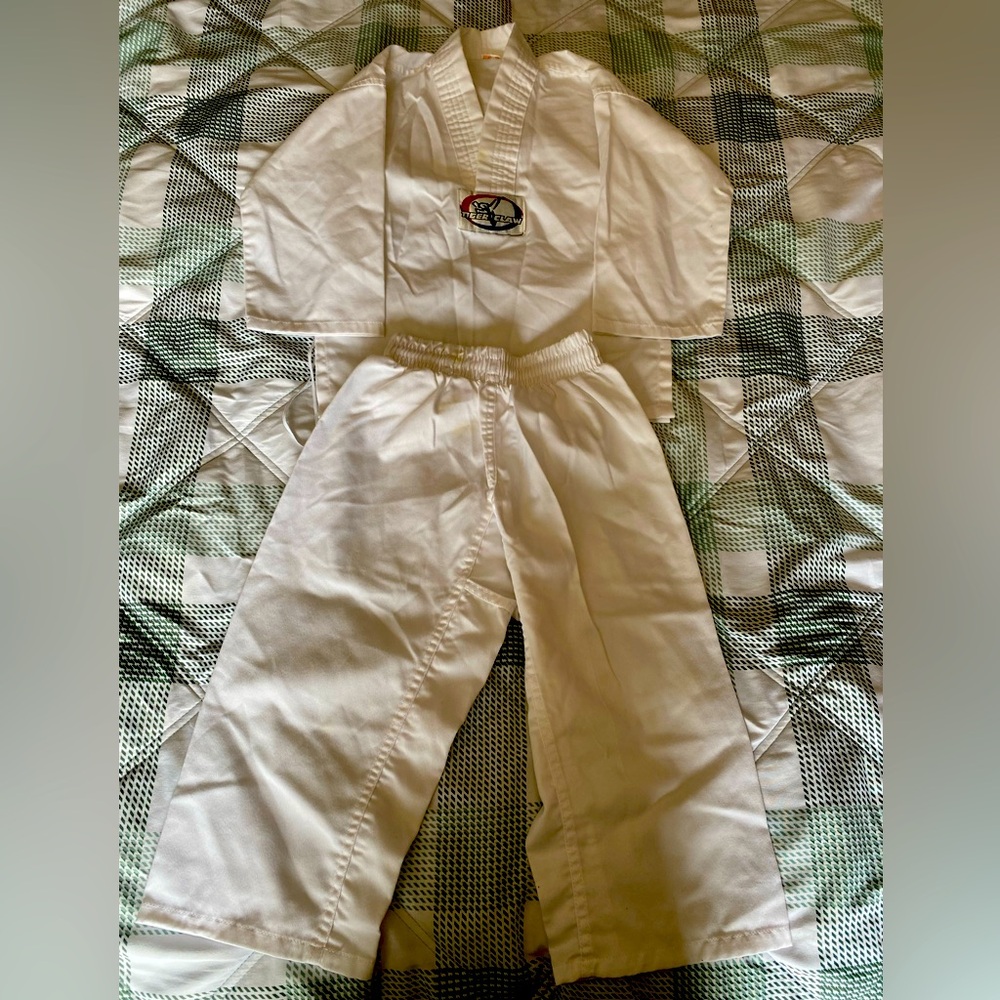 Tiger Claw Tea Kwon Do Uniform V-Neck size (0)